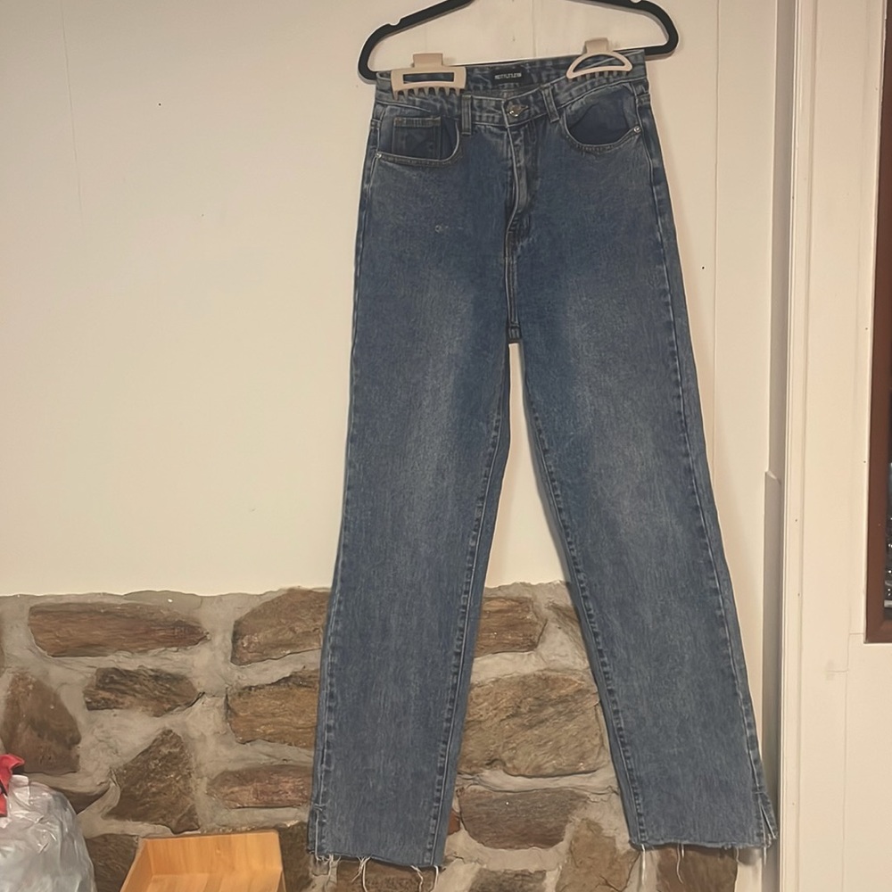 PRETTY LITTLE THING JEANS ! mid wash, long, high waist, distressed ends, 90’s